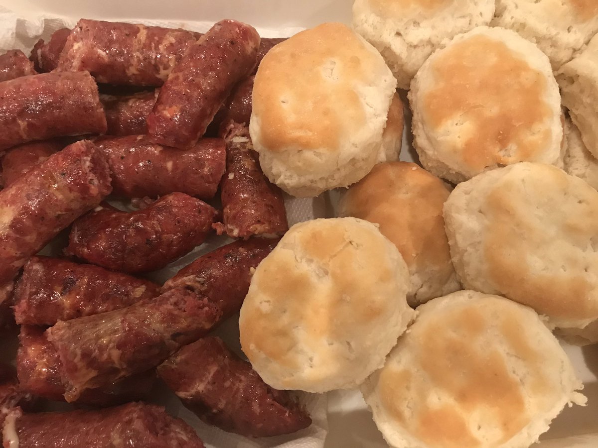 CoachHubbyProbz's tweet photo. Bubba!  We need some biscuits &amp; deer sausage!  #fulfillingneeds https://t.co/ar5AHkSi1G