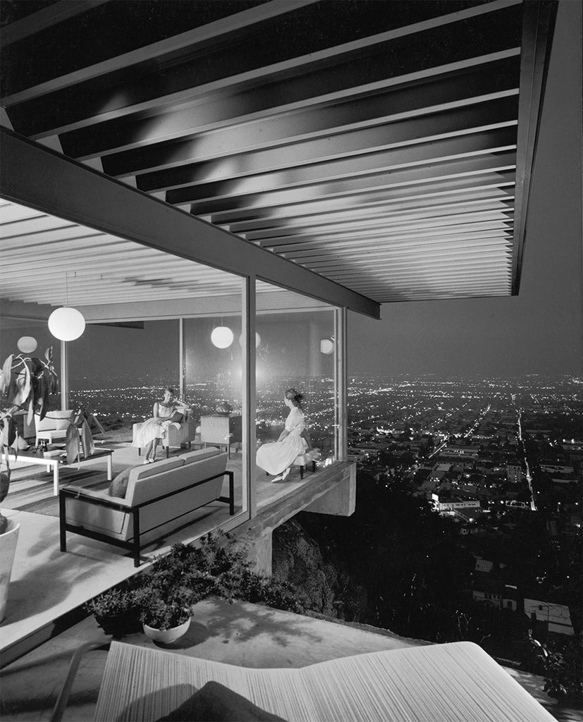 fristartmuseum's tweet image. #JuliusShulman's breathtaking night photo of #PierreKoenig's #CaseStudyHouse No. 22 underscores the continuity between indoor &amp;amp; outdoor space. See it at #theFrist! #FristArtHighlight  © 2018 Estate of Julius Shulman/ J. Paul Getty Trust, Getty Research Institute, Los Angeles