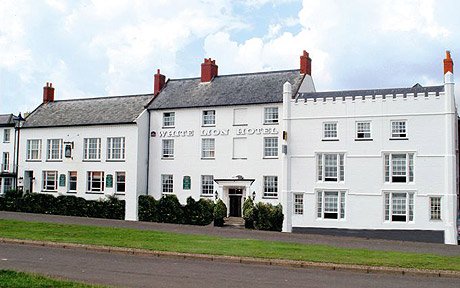 THFCareers's tweet photo. Are you full of energy with a passion for food? 
We are now recruiting Commis Chef's within the kitchen at @HotelWhitelion, Aldeburgh. Visit https://t.co/HVFxdHpzeS to apply!
#chef #Careers #Suffolk #food https://t.co/Fv2Yp4r7At