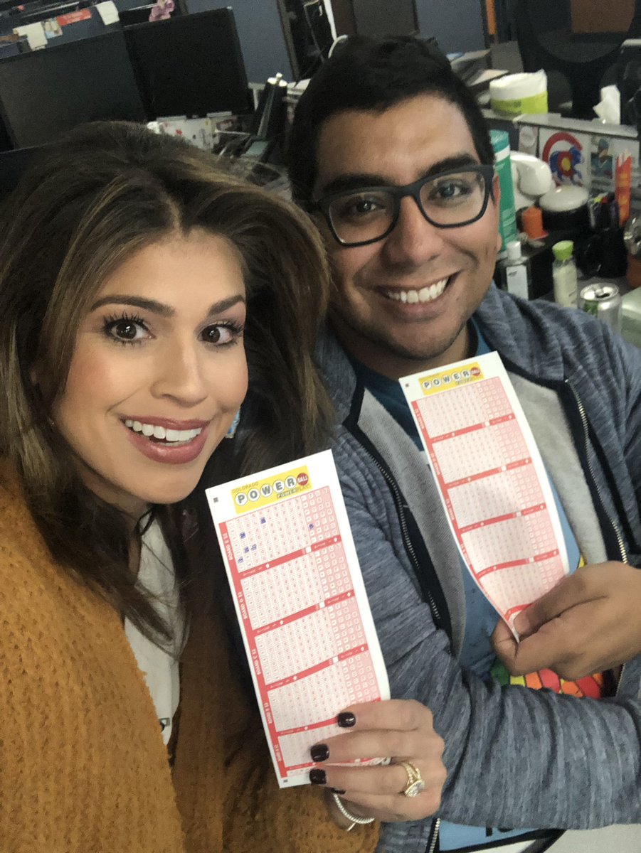 BrittMorenoTV's tweet image. We’re trying to get those winnings! 🤑 #Powerball #officepool #coworkers #CBS4Mornings