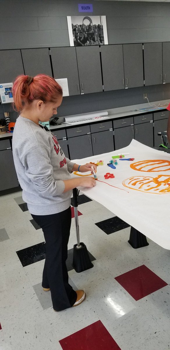 LSHEarlyChildEd's tweet photo. Juniors in #LSHECE are working on lesson plans with the teaching concept of pumpkins! #futureteachers #LSHCareerTech @LimaCitySchools https://t.co/VLapzhn4oD