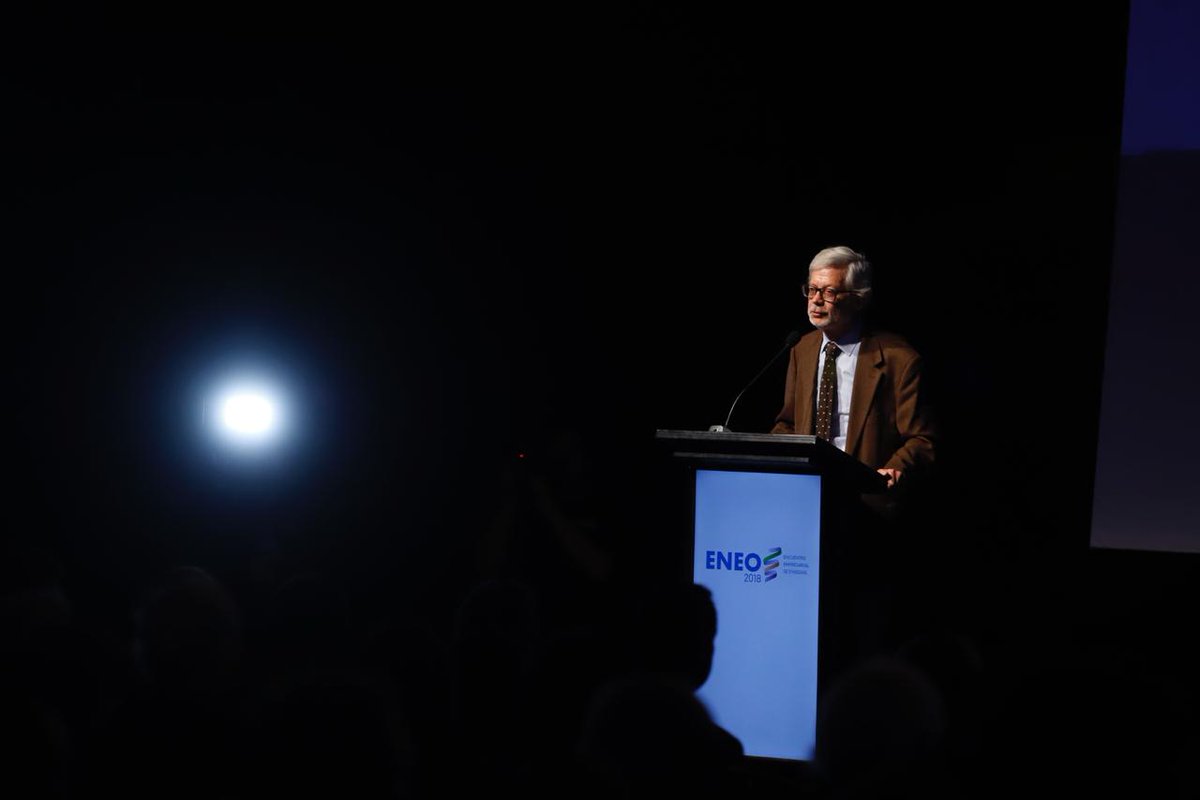 mop_chile's tweet photo. Ministro @jafontaine en #ENEO2018: "¿Cómo es que la infraestructura actúa como una herramienta para el desarrollo económico?
Permite aumentar el crecimiento potencial
Mejora la productividad
Iguala oportunidades para personas y regiones
Optimiza recursos usando las concesiones" https://t.co/zvdWwGMTDR