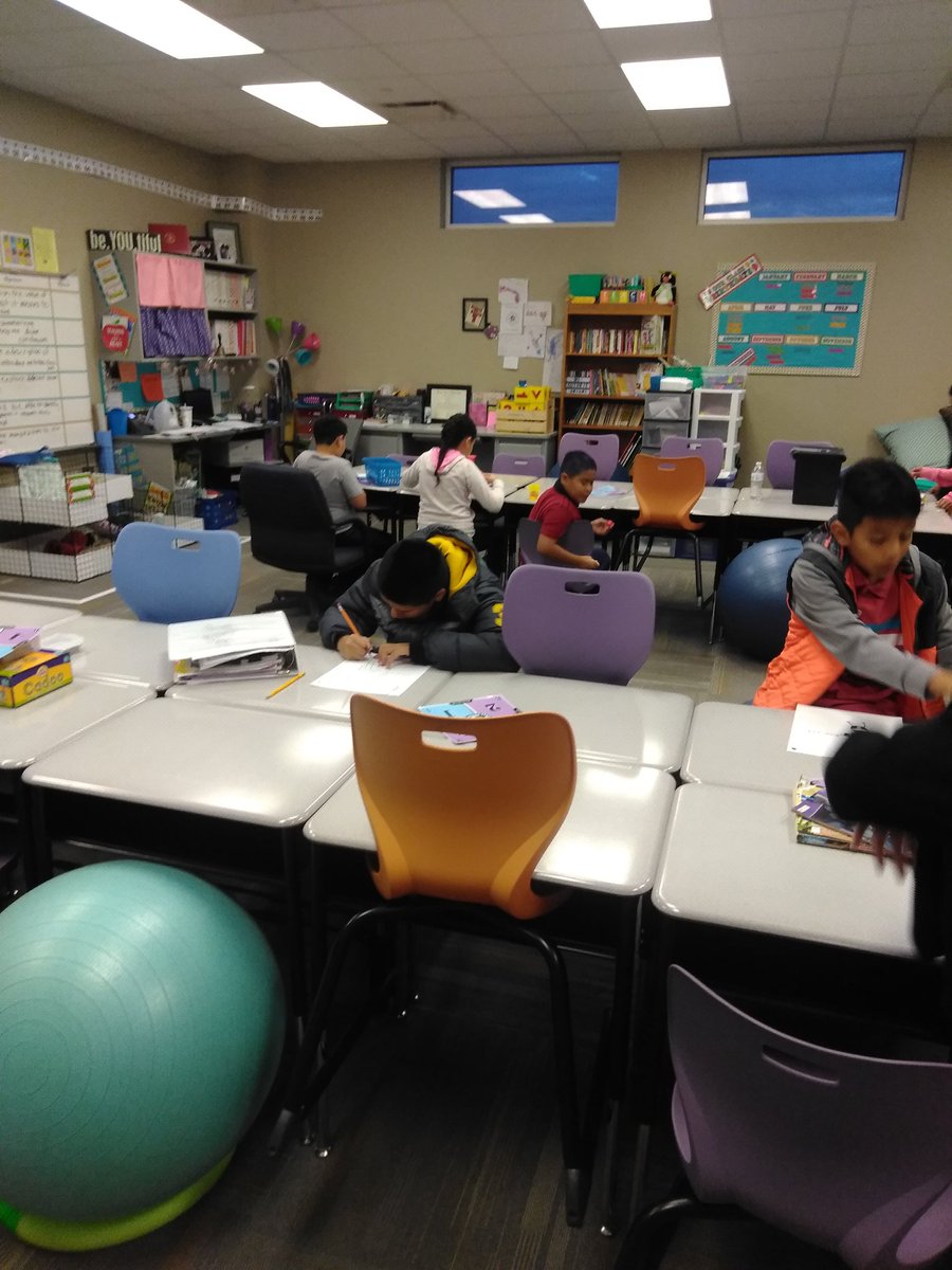 MsGuthries5th's tweet photo. Today my students started "choice time" in the morning.  They have a variety of activities to choose from from each category (building, puzzles, art, games) they also can practice coding skills on the computer or practice fluency by reading to the class pets. @PVEPioneers https://t.co/V3ZE0prTTg