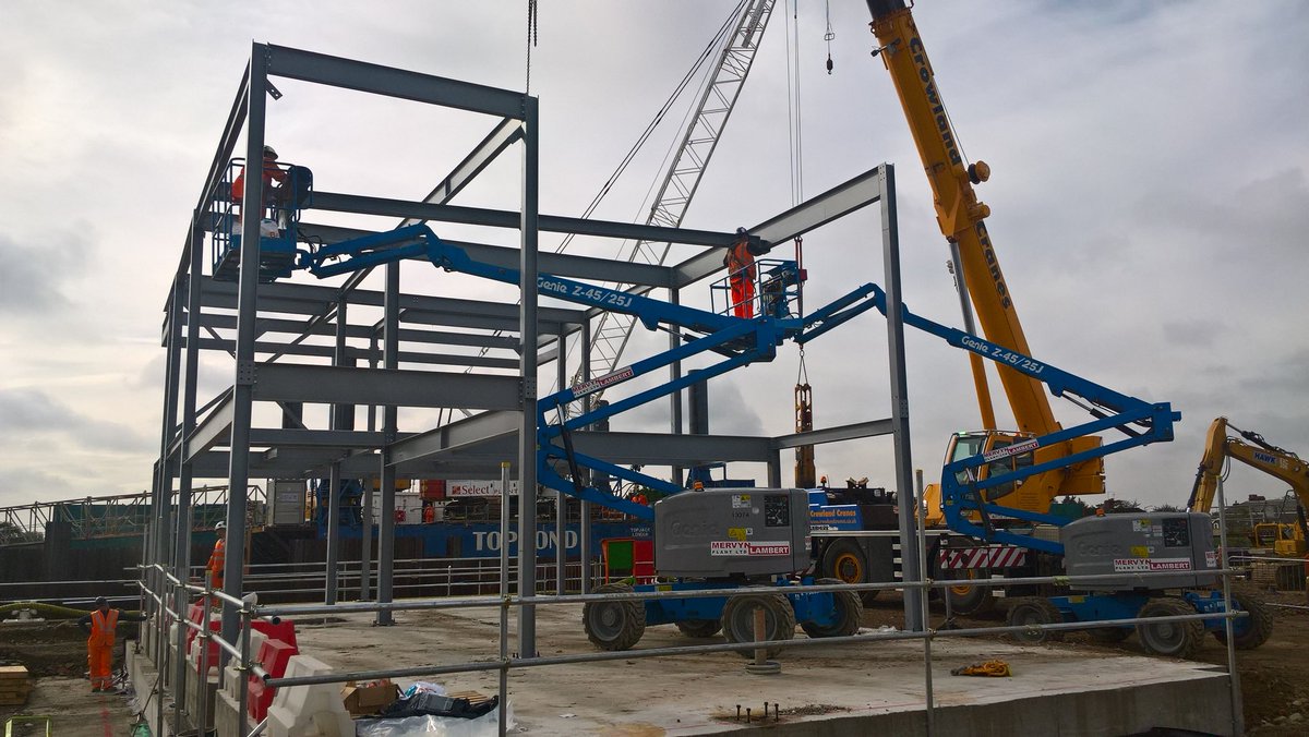 BostonBarrierEA's tweet image. The new Barrier control building now taking shape, wel lthe superstructure, on the left bank with the steel frame being installed as we speak and piling on the right bank downstream of the #BostonBarrier now beyond our compound #TeamEA