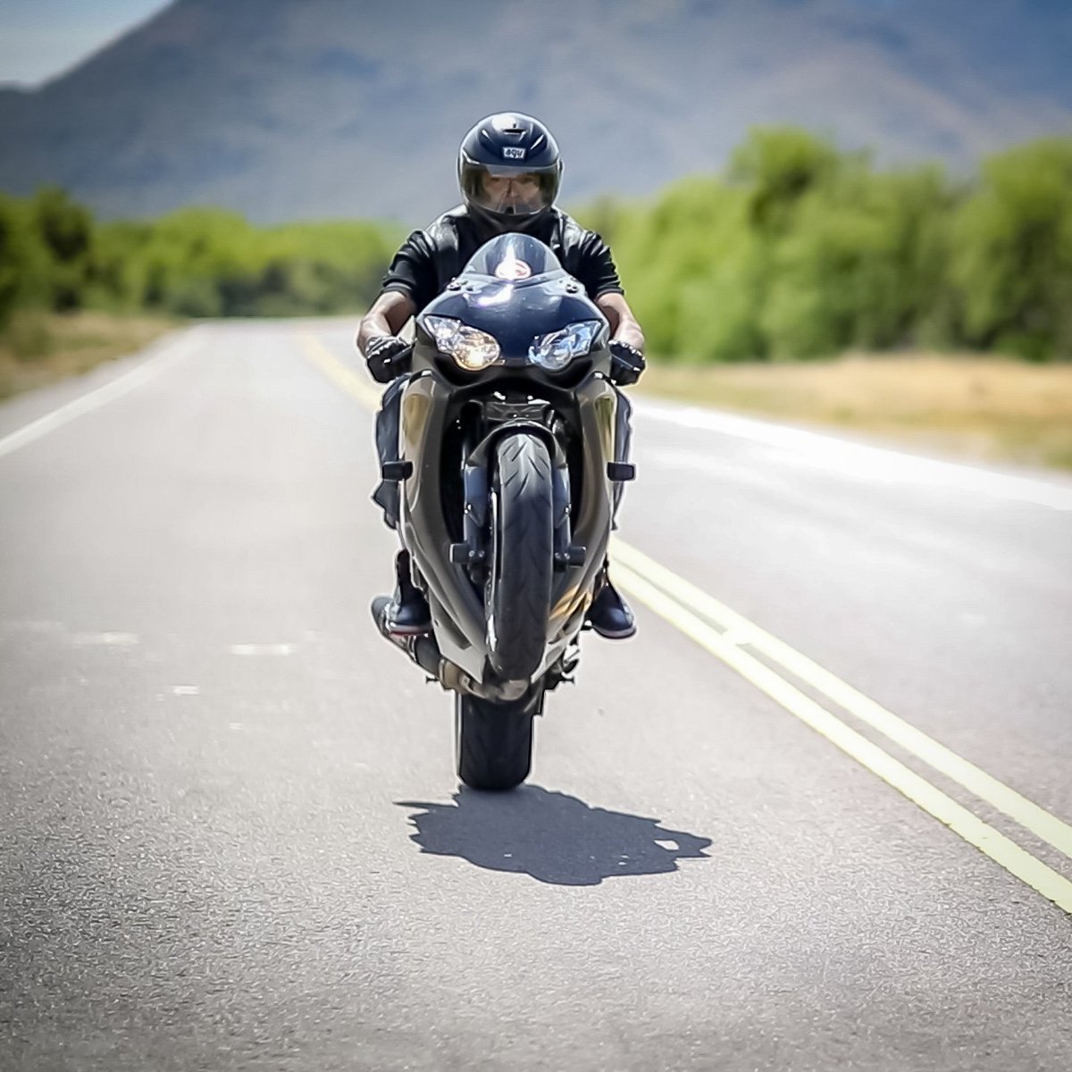 TheKatzphx's tweet photo. Wheelie Wednesdays | The Katz' Road Captain J-Smoov doing his best unicycle impression. #tkphx #tkmc #bikelife #motorcycleclub #wheeliewednesdays https://t.co/Rlh63RLB9c