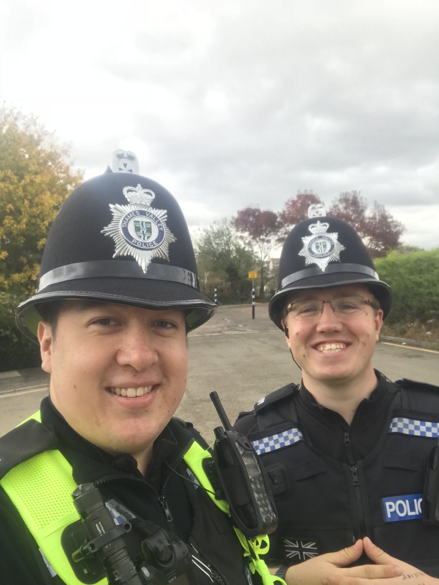 TVP_Bucks's tweet image. After a morning of meetings and catching up with paperwork I have taken one of our student officers on foot patrol around Aylesbury this afternoon for a change of pace #p7817