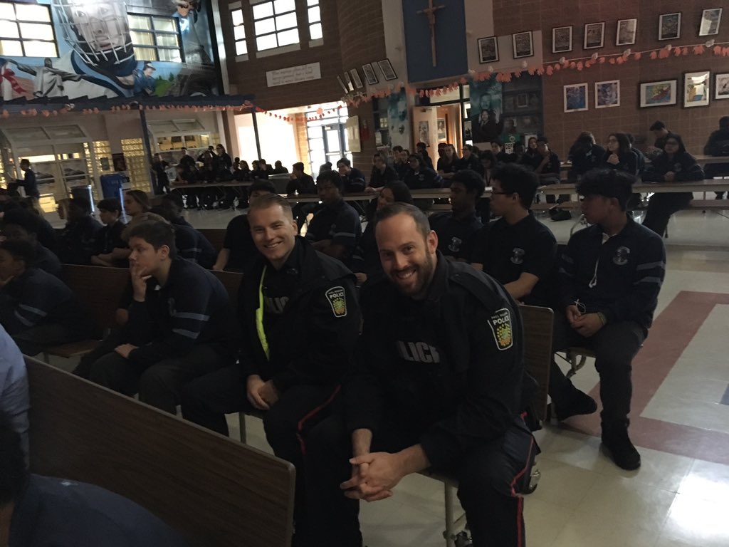CardinalLegerSS's tweet image. Thrilled to welcome #Lancer SROs Cst. Pileggi and Cst. Douglas to today’s @PeelCrimePrev drug education presentation by Cst. Carver-Smith #LancerLearning #justsayno #weedworries