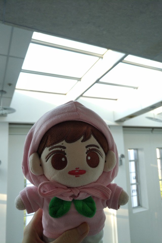 muziNcha's tweet photo. 전시도 ���고 기념 사진도 찰칵~ 역시 혼자보다는 둘이 귀엽>ㅁ< 물론 혼자도 귀엽! https://t.co/eVPu4XWUZq