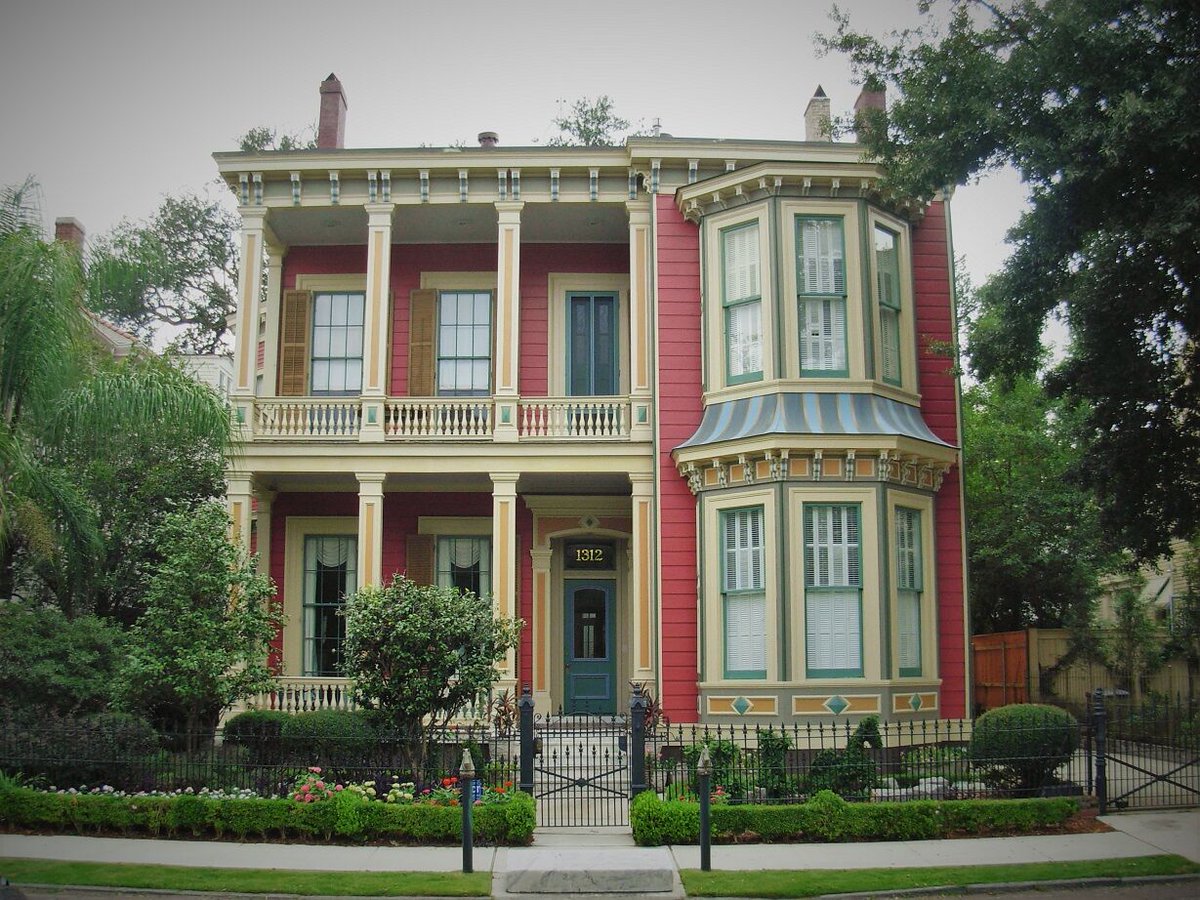 NOLAWalkingTour's tweet photo. Check out our walking tours through the Garden District for some serious #housegoals.  You'll be leaving with a new wave of inspiration for your own home! https://t.co/ZR9qrnNwlx
