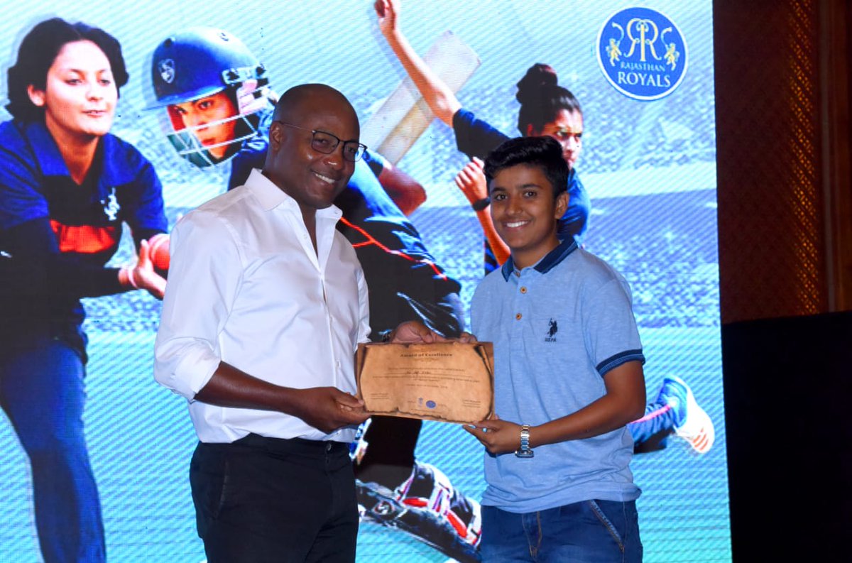 rajasthanroyals's tweet photo. Reliving our #RoyalColts and #RoyalSparks event! 😎
Amazing to make our #RoyalFamily so much bigger! 💪
Special thanks to @BrianLara, Carl Hooper, @ricardolpowell, @sthalekar93, and our very own @JUnadkat.

#HallaBol https://t.co/sMgIJVsPlo