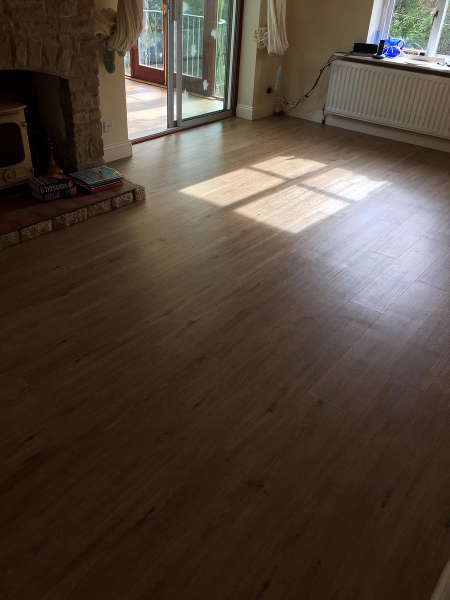 CarpetsCrosby's tweet photo. @distinctfloor classic dry back colour silver birch to this lovely open plan lounge and sun room #RealDistinctive https://t.co/AGKg1aUPkq