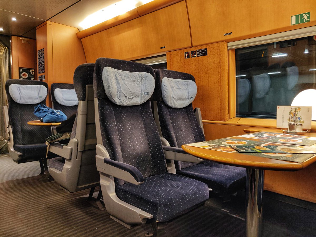 _DiningCar's tweet photo. Good evening from the #ICE100 @DB_Bahn #diningcar from #Karlsruhe🇩🇪 to #Frankfurt🇩🇪, where I enjoyed some succulent and wonderful "Königsberger Klopse" - meatballs with caper sauce and buttered rice, together with a @Bitburger 🍺. A really wonderful dinner, I loved it 😍! https://t.co/SkyHUeFlMK
