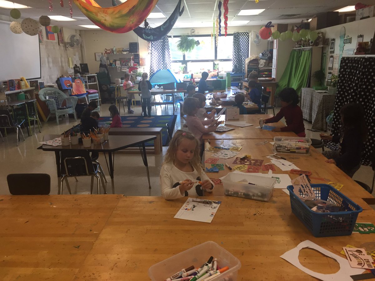 MeganMutchelkna's tweet photo. Kindergarten earned their first Golden Art class which is filled with free choice exploration centers ๐จ โ๏ธ ๐ญโ๏ธ๐๐
@HillcrestSDW #hillcrestgrows #artwithmsbye #ArtsEd #personalizedlearning #studiothinking https://t.co/m3MUVpjBlu
