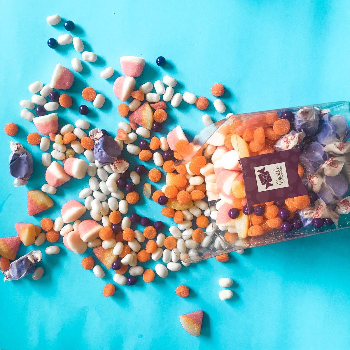 SugarCubeYYC's tweet photo. Our Candy Truck may be going to sleep in a couple of weeks but our online candy store is open year round!
https://t.co/rCijDp26ap
Photo Credit: Sugar Sweetie: @_deysiperez
#YYC #YYCCommunity #YYCEvents #Calgary #YYCSweets #ShopLocalYYC #CandyLove #YYCFoodTruck #CandyStore https://t.co/slLwBqRtjE