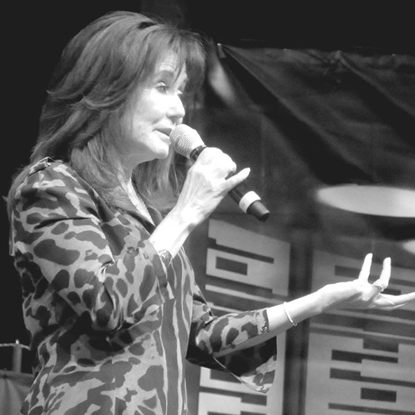 MMcDvault's tweet photo. Day 17 of the B&amp;W #MaryMcDonnell challenge: @MaryMcDonnell10 at FedCon27 (May 2018)
Additional photos added to the gallery donated by Dorthe and Michael https://t.co/EQHUrlZb6j

#ladybam
#BattlestarGalactica 
#madampresident
#lauraroslin https://t.co/VrLLNyKbAq