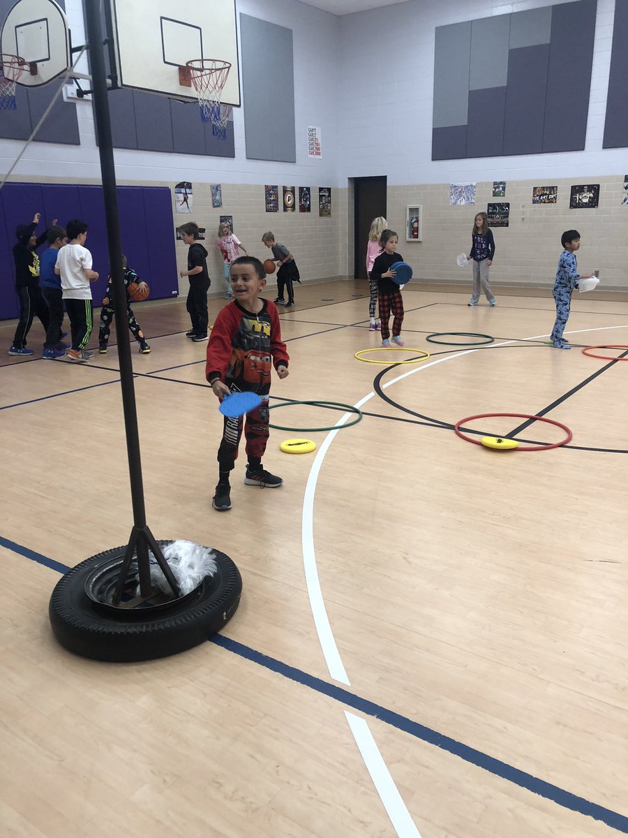 2nd3rdGT's tweet photo. Vacation Day “Gym Excursion” Ss purchased up to an hour of activities in the gym with their #minieconomy savings! #econisfun #teachecon https://t.co/cLIOUbOCCB