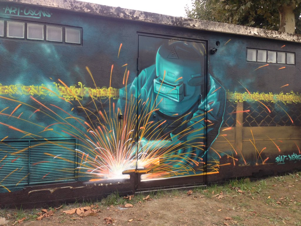 Amandine_Masse's tweet photo. Fiers de cette action originale dans nos parcs d'activités, menée en partenariat avec Enedis et le collectif d'artistes Art Osons !
10 postes électriques supports de fresques valorisant les salariés qui travaillent dans les entreprises industrielles de ces parcs d'activités. https://t.co/jtEMi3hj15