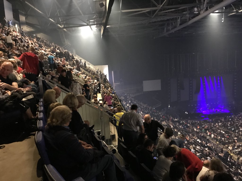 HAGARMAN's tweet image. O2アリーナ、潜入捜査開始！
#ELO #JeffLynnesELO 
#TheO2Arena #London 🇬🇧 
#HAGARMANisWandering