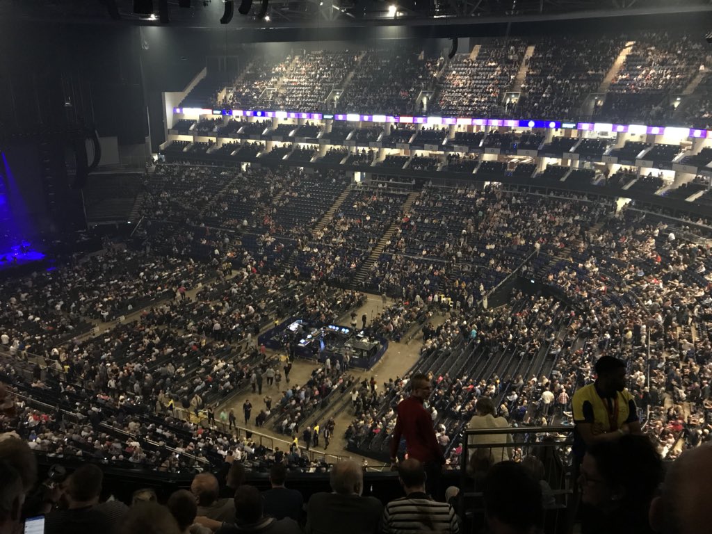 HAGARMAN's tweet image. O2アリーナ、潜入捜査開始！
#ELO #JeffLynnesELO 
#TheO2Arena #London 🇬🇧 
#HAGARMANisWandering