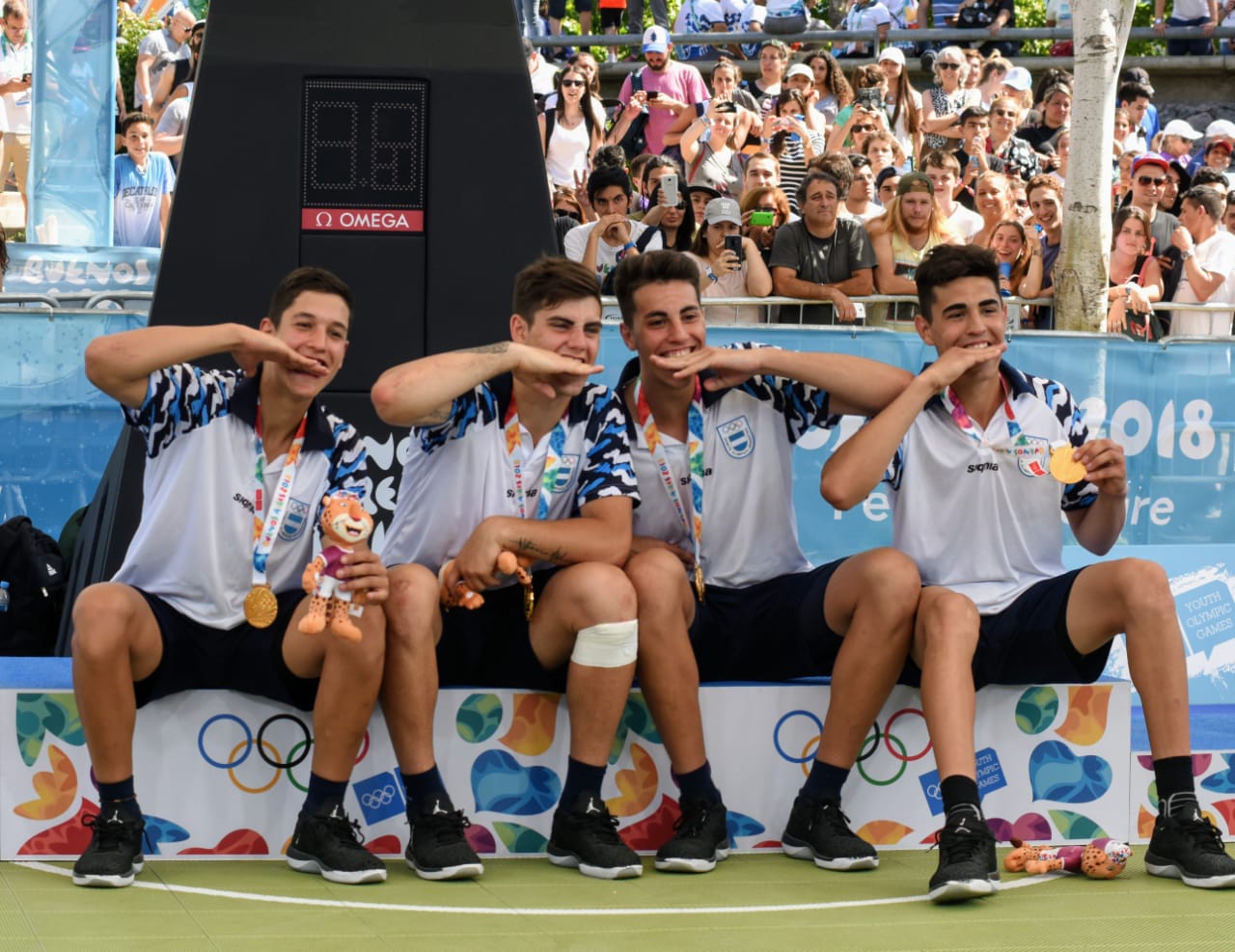 Dpu6ZO6U8AAbDjb.jpg:large