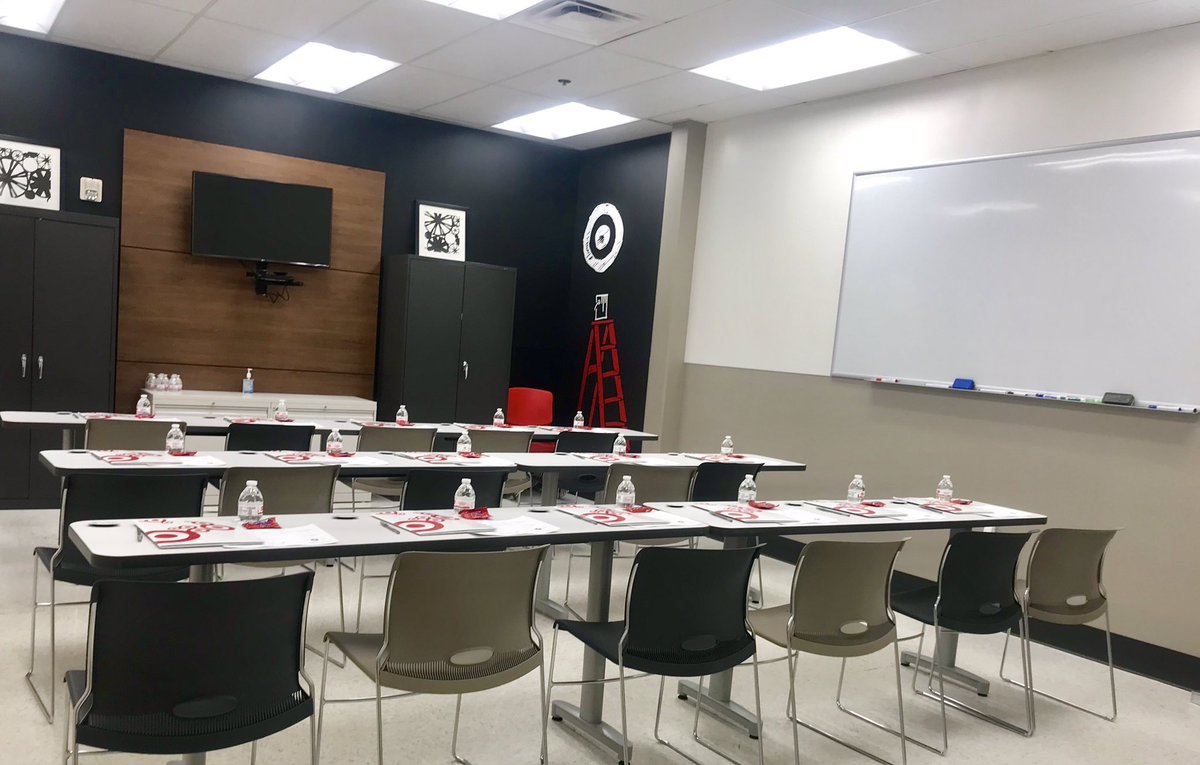 1521 is ready to host our third seasonal orientation and bring on sixteen new team members! Thankful for our #learningmentors who will train to #win! #WinningTheSeason #WorkSomewhereYou❤️ #BestTeamInRetail