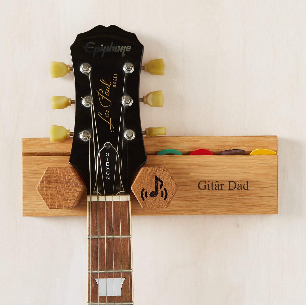 Nwyddau newydd pren wedi'u personoli, wedi eu gwneud yng Nghymru. Yn berffaith ar gyfer anrhegion penblwydd ac achlysuron eraill. Mae ganddom anrhegion ar gyfer yfwyr coffi, i'r chwaraewyr gitâr, daliwr oriawr ac llawer mwy!
#yagym #mijmoj mijmoj.co.uk/holl-gynnyrch