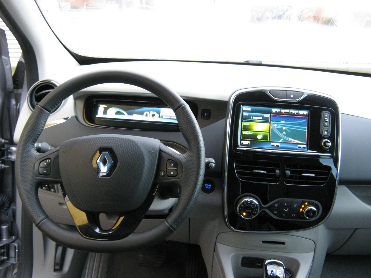 henkeverts's tweet image. Te koop! Onze Renault ZOE Intens uit 2013 mét NIEUWE elektromotor en laadunit (o.b.v. huuraccu, vraagprijs €8.750 excl. BTW) link.marktplaats.nl/m1333876882 #renault #zoe 🚙⚡️☀️