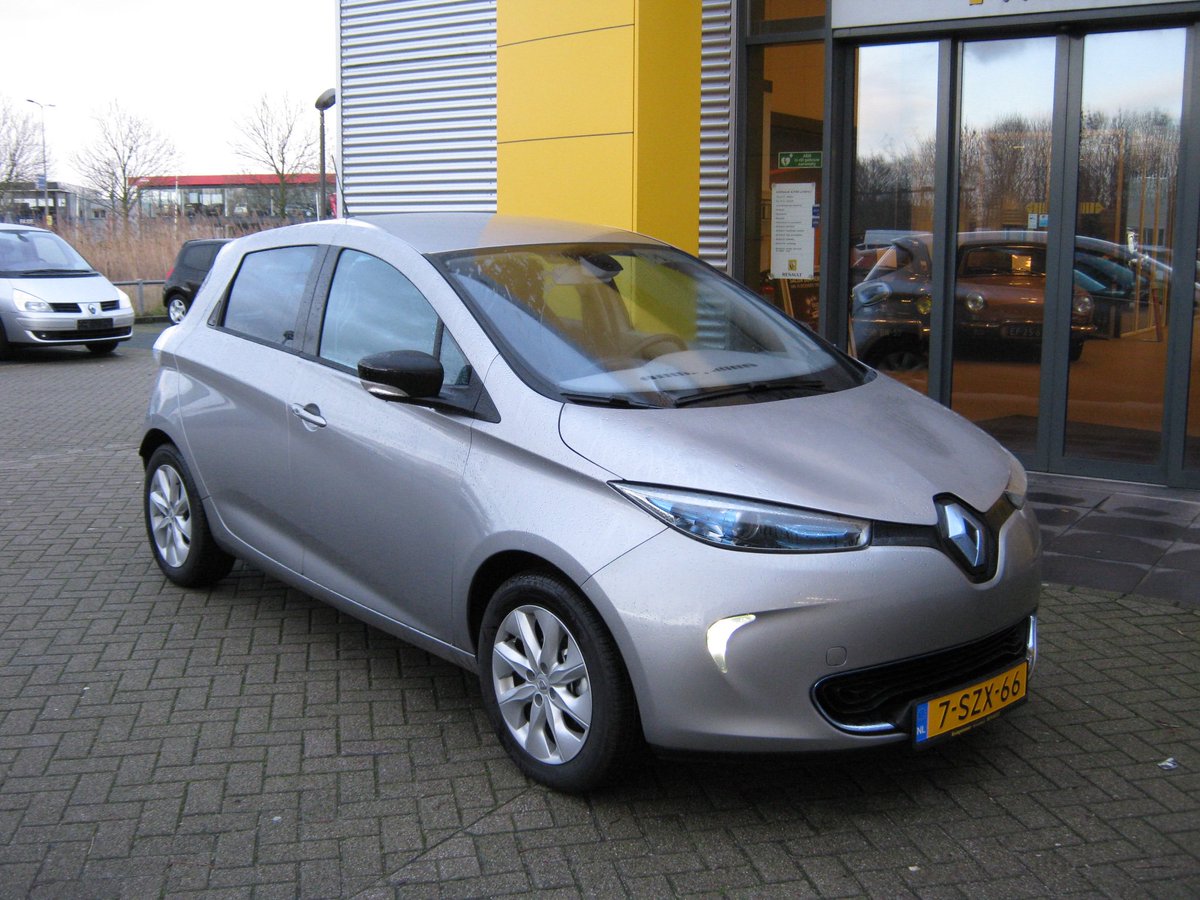 henkeverts's tweet image. Te koop! Onze Renault ZOE Intens uit 2013 mét NIEUWE elektromotor en laadunit (o.b.v. huuraccu, vraagprijs €8.750 excl. BTW) link.marktplaats.nl/m1333876882 #renault #zoe 🚙⚡️☀️