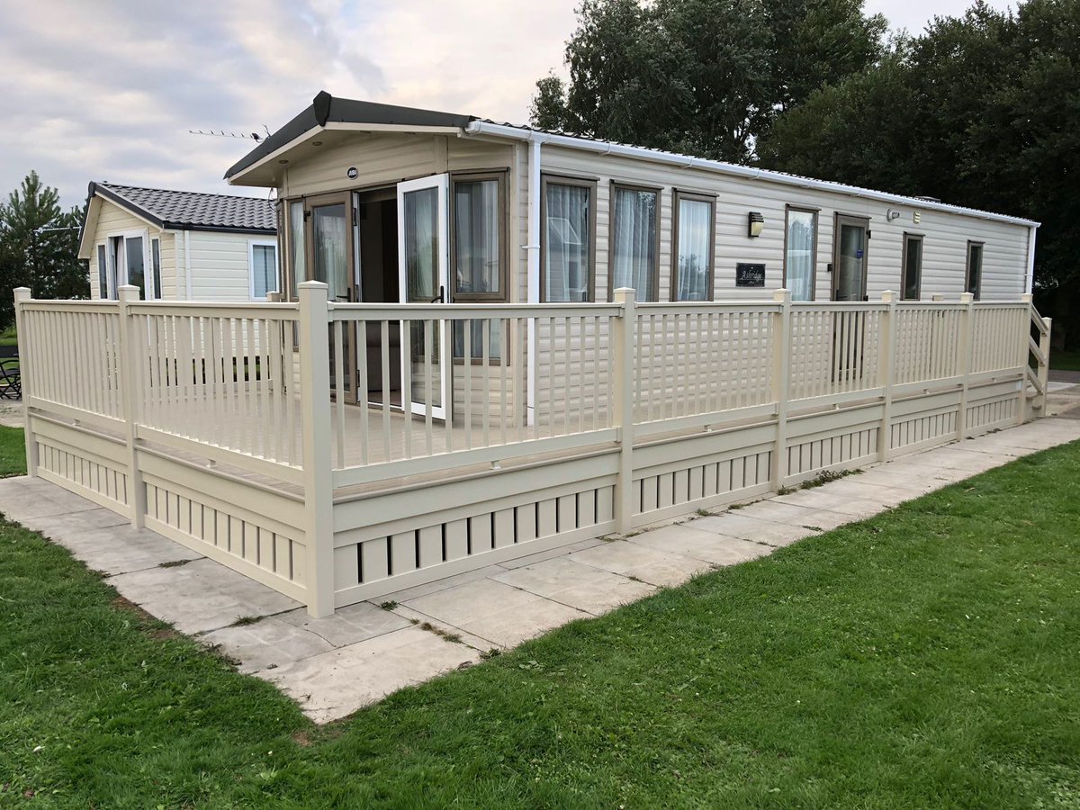 FitriteDecking's tweet photo. Make your holiday home extra special with our unique decking.  #fitrite #fitriteuk #deck #decking #gardendecking #fencing #madeintheuk #parkhome #balustrade #balustrading #gardenlighting #garden #deckdesigns https://t.co/pYnFPQcZIR