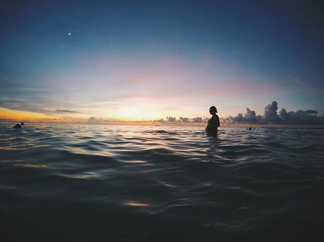 shariyee's tweet photo. 🤰🏻emoji in real life | 📷: @ryanhansohn ♥️ ⠀⠀⠀⠀⠀⠀⠀⠀⠀⠀⠀⠀⠀⠀⠀⠀⠀⠀ ⠀⠀⠀⠀⠀⠀⠀⠀⠀ ⠀⠀⠀⠀⠀⠀⠀⠀⠀ ⠀⠀⠀⠀⠀⠀⠀⠀⠀ ⠀⠀⠀⠀⠀⠀⠀⠀⠀ #grandcayman #babymoon https://t.co/HxPUq7IiEF https://t.co/3K13qGwFoa