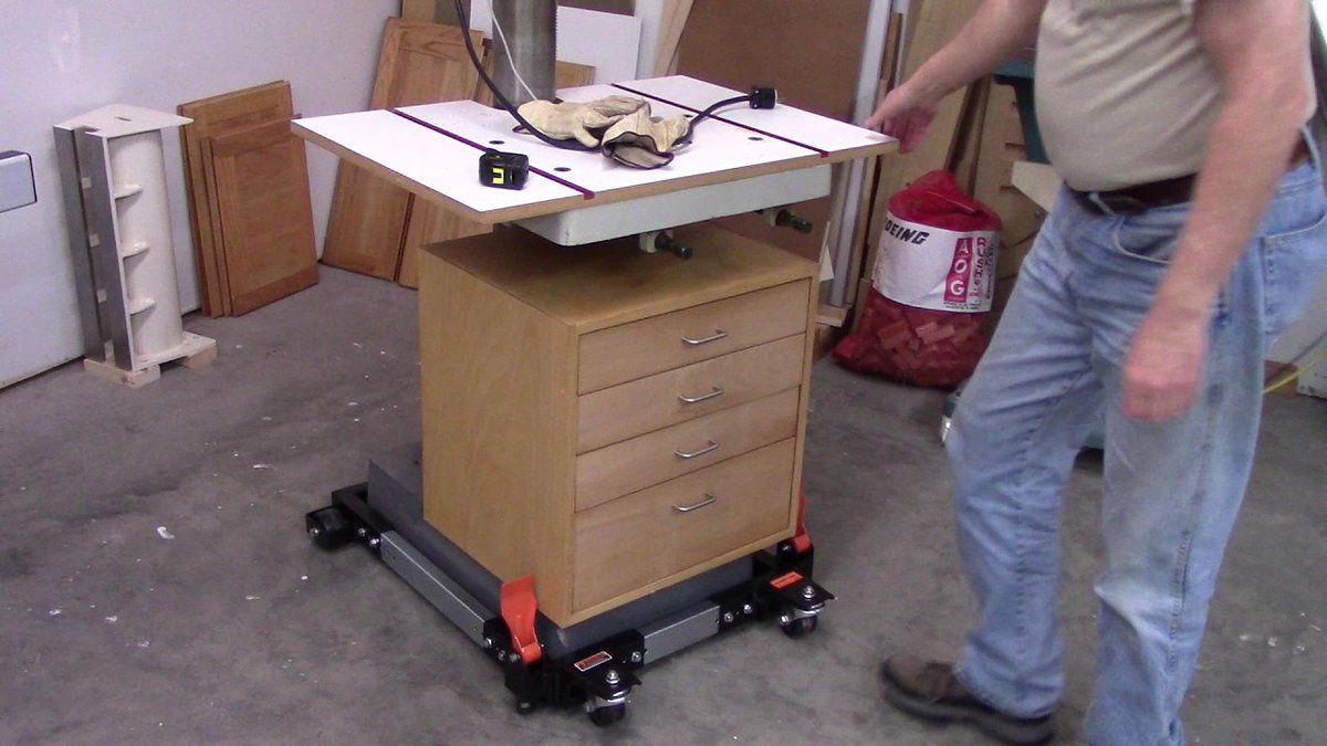 Commander_Tool's tweet image. YouTube user ExtremeWoodworker put his PM-3500 Power Tool Mobile Base to the test and used his to mount his 800 lb drill press! With an endless amount of uses, what would you use yours for? 
Learn more: bit.ly/2yq8veQ
#bora #affinitytoolworks #woodworkers #woodworking