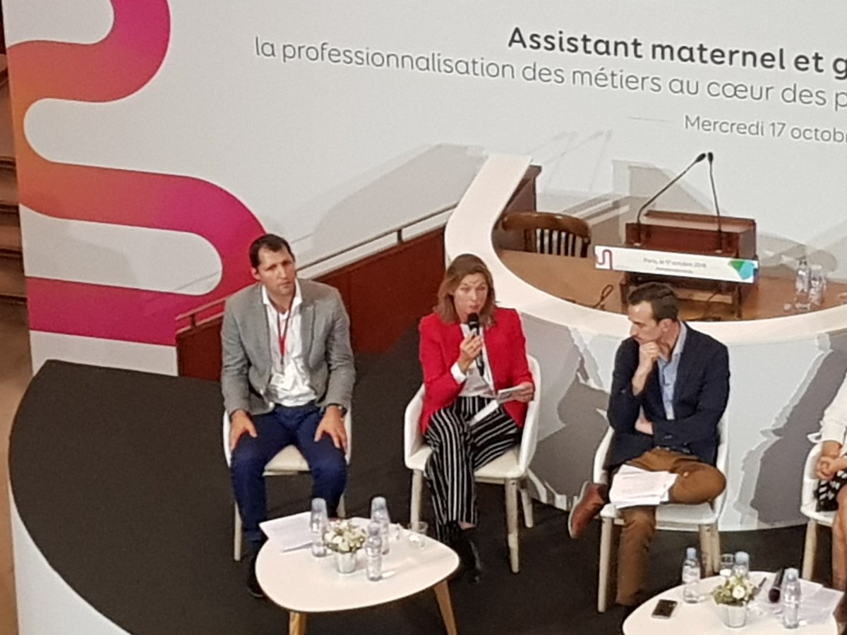 iperia_institut's tweet photo. 🔴 [Live conférence] 🗨️Intervention de Nathalie Casso-Vicarini "on sait grâce aux neurosciences que l'enfant vit son quotidien sans filtres, le comprendre permet d'adopter les bonnes postures". @ContactEdu #eduensemble #emploiadomicile https://t.co/7x4CFarCBR
