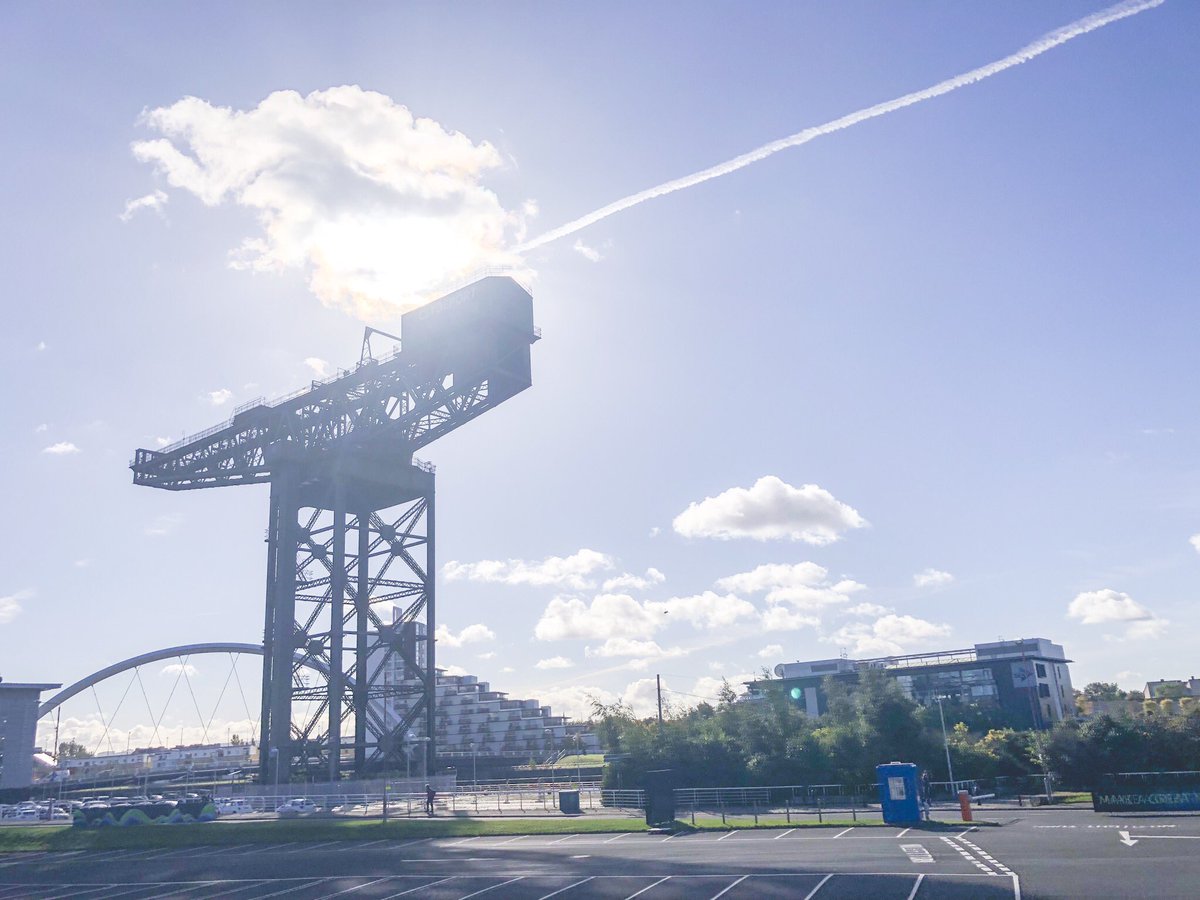 FunkyEllas's tweet image. I’m falling for Glasgow ❤️ Isn’t she pretty? 😍