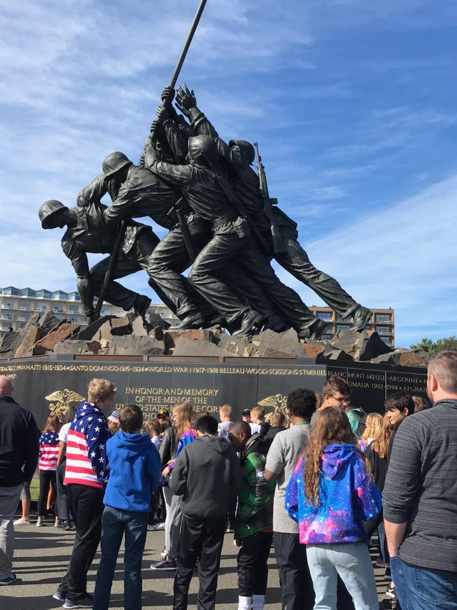 ProfesoraTT's tweet photo. Marine Corps Monument.  Students got a chance to thank our Veterans here on the Honor Flight! #bus3 #jagfam https://t.co/n8gCcs4Acp