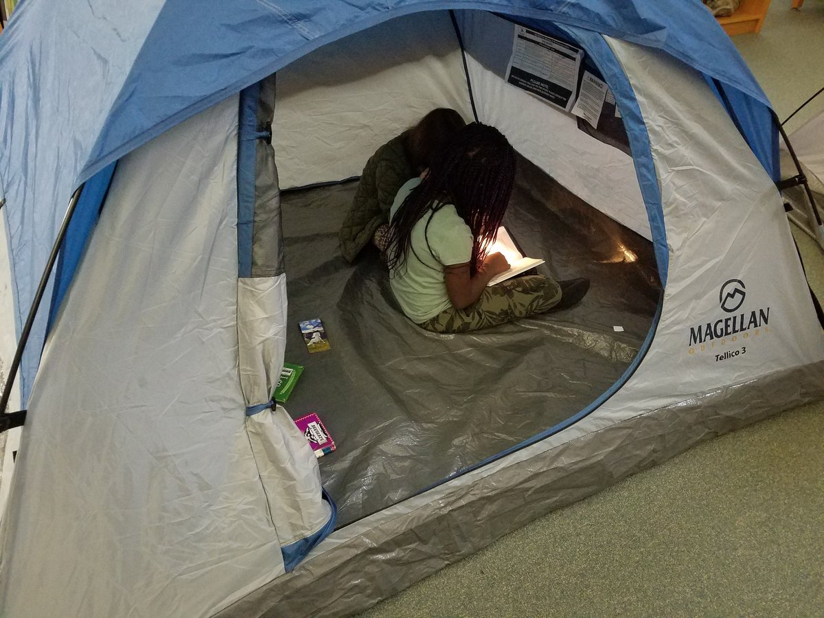 PearcyLibrary's tweet photo. Camp Read A Lot going strong in @PearcyLibrary #readingcantakeyouanywhere @PearcyEagles @aisdlibsrv https://t.co/4BHzwBYHzs