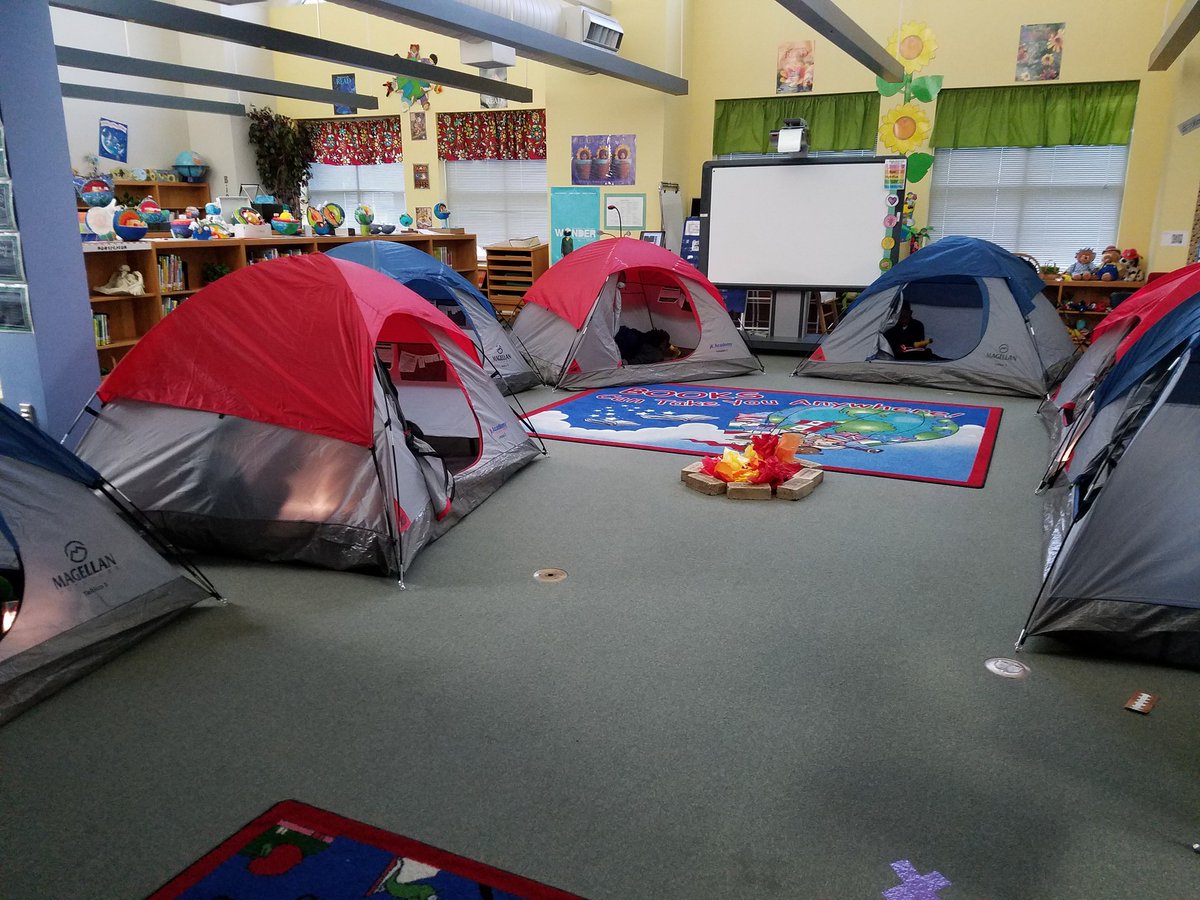 PearcyLibrary's tweet photo. Camp Read A Lot going strong in @PearcyLibrary #readingcantakeyouanywhere @PearcyEagles @aisdlibsrv https://t.co/4BHzwBYHzs