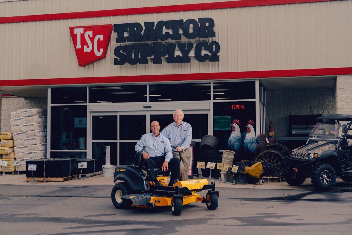 SimoneKnaap's tweet photo. The Retail Apocalypse Can’t Keep Tractor Supply Co. Down. #retail #brickandmortar #growth @TractorSupply #petgoods #farmgoods #farmanimals https://t.co/ln1Se7uQsU https://t.co/RatVeSeVEA