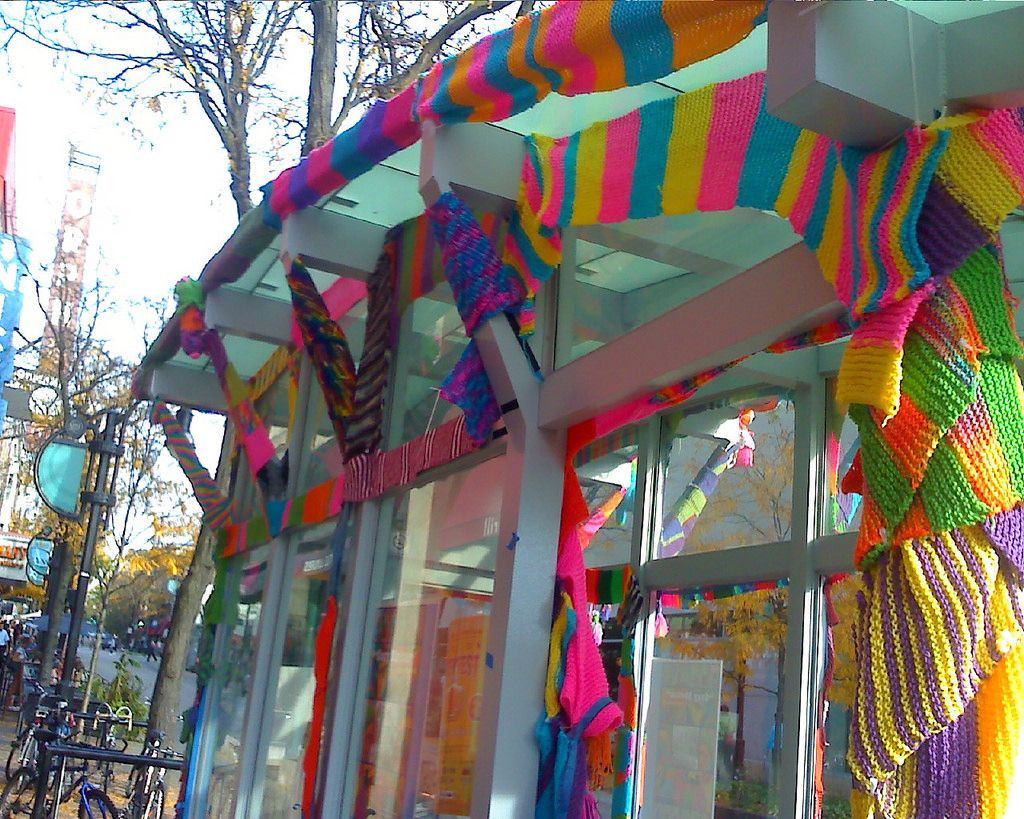 knithacker's tweet photo. A Yarn Bombed Bus Stop in Madison, Wisconson https://t.co/cwsAAHLU1P #yarnbomb #wisconson #waybackhack https://t.co/8hjPZlA7BW