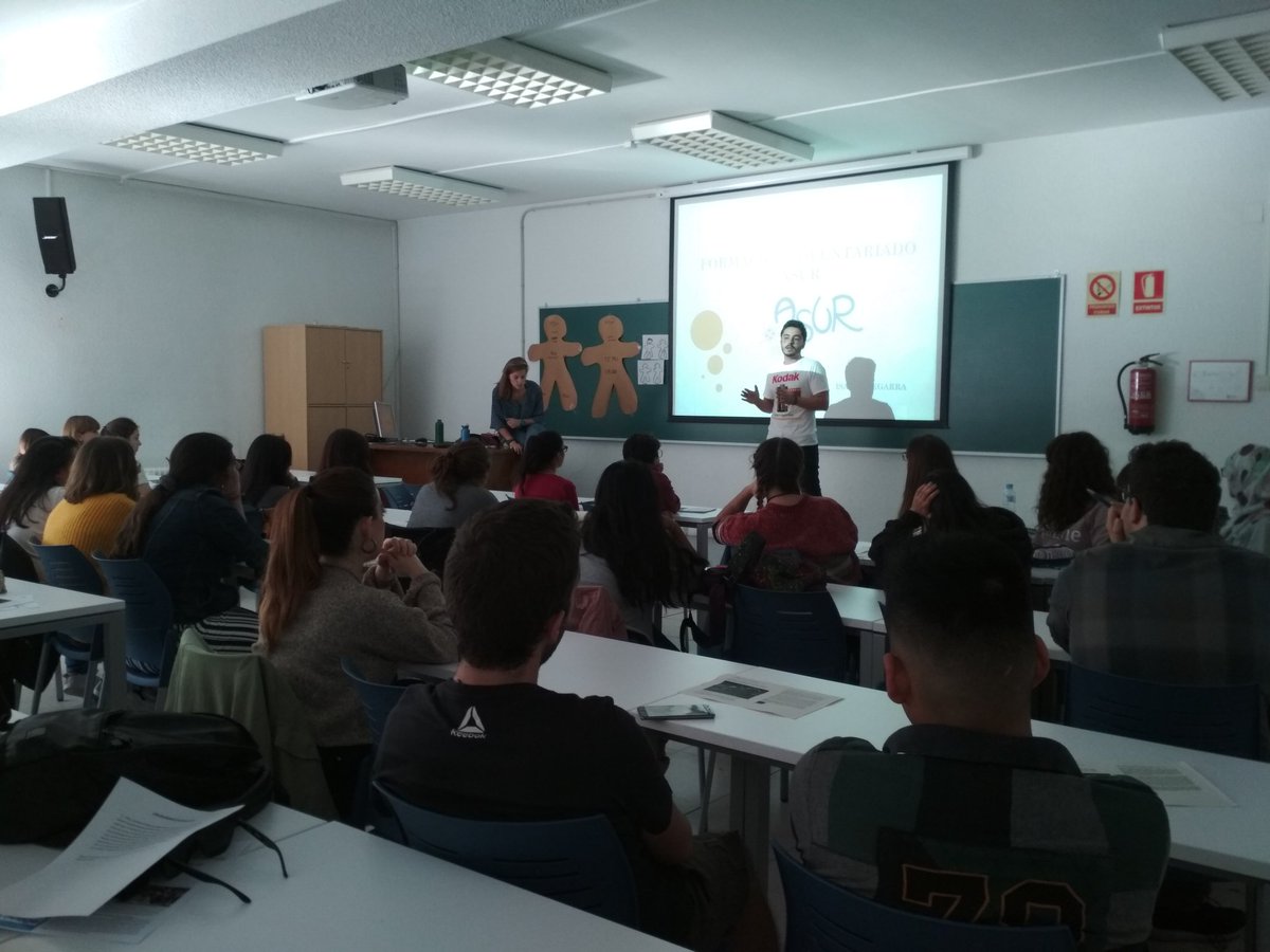 ASURioja's tweet photo. Nuestro #voluntariado veterano comparte su experiencia #formación #URsolidaria https://t.co/8Lvsy9wj1j