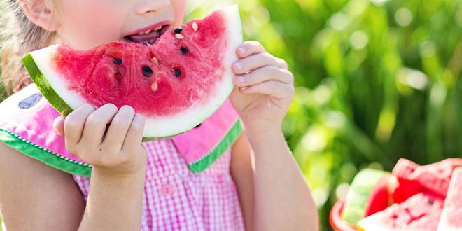 Cambio16's tweet photo. #Defiendeme: El 80% de la publicidad de alimentos y bebidas para #niños es engañosa. Vía @Cambio16: https://t.co/tQJeDCBW6Z https://t.co/SszF0wA9Km