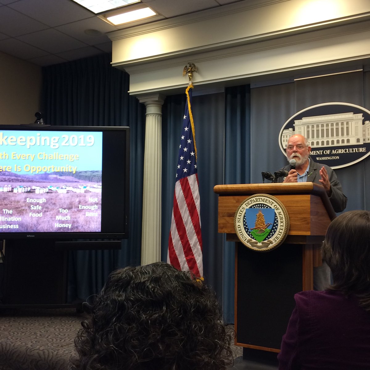 Pollinators's tweet photo. Kim Flottum from ⁦@BeeCulture⁩ giving #NAPPC2018 an update on challenges and opportunities in beekeeping https://t.co/N8y6XpxgpS
