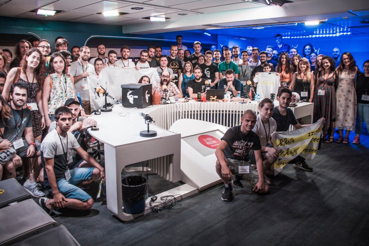 Premios_Ondas's tweet photo. Premio Ondas Nacional de Radio al mejor programa: La Vida Moderna @VidaModernaOML - @davidbroncano - @La_SER #Ondas2018 https://t.co/t8U2ccthnd