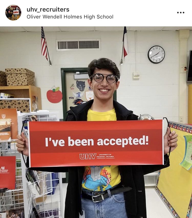 NSITE_CCMCenter's tweet photo. Repost from IG: UHV_recruiters
#Congratulations to our #Accepted #BCSeniors! Thank you @UHVictoria for our #OnSpotAdmissions and thank you Mrs. Clack for hosting in your room! #CollegeboundHuskies #BCProactive #ThisIsNorthside #ThisIsBCHS https://t.co/IrfRwUFl2B