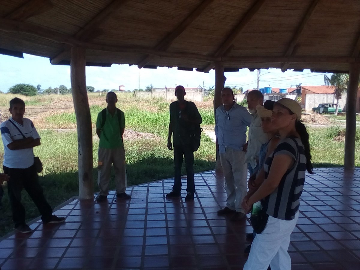 Jdb_Miranda's tweet photo. Reunión con el  candidato concejal Elías, por ORA , EPS, partido PCV,y UPV , del municipio buroz donde discutimos varios temas , de agricola pesquero temas políticos sociales , infraestructura,entre otros , nosotros los JDB andamos produciendo y aprendiendo. https://t.co/q8vQt39xJb