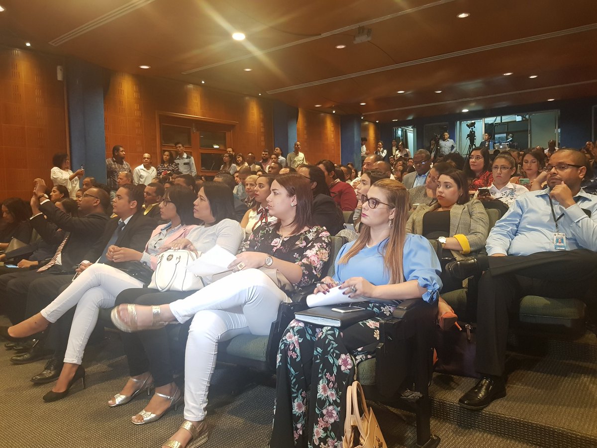 keylaReyna04's tweet photo. Las Marcas y competencias en la República Dominicana 
@FUNGLODE. #PanelRedesFunglode #Funglode @hootsuite #LatamDigital https://t.co/Fzz9p90OQL