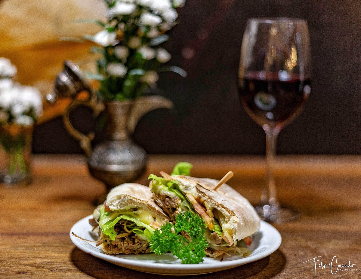 CascardoFelipe's tweet photo. Sanduíche de carne assada na ciabatta, novidade do Café Baroni da Saraiva da Ouvidor...😁👍🏻
.
.
.
#photography #canonphotography #photoshoot #gastronomia #fotogastronomica #baroni
#cafebaroni #sanduiche #canon50mm18 #cafeearte  #ondecomernorio #riodejaneiro #riogastronomia https://t.co/yXgYzIQvxH