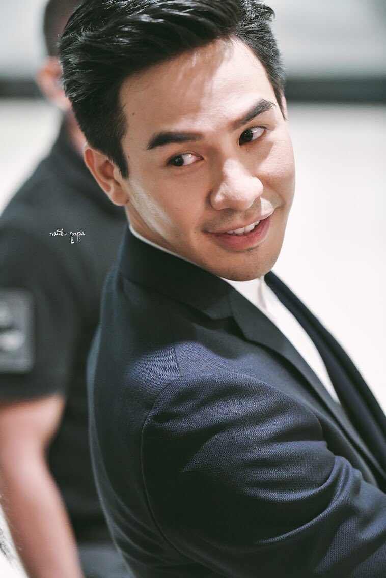 besweetcloud's tweet photo. เมื่อม่วงตะโกนเรียกว่าที่รักจากข้างหลัง #popezaap #onlyforpope https://t.co/NvyU8zQ1oT
