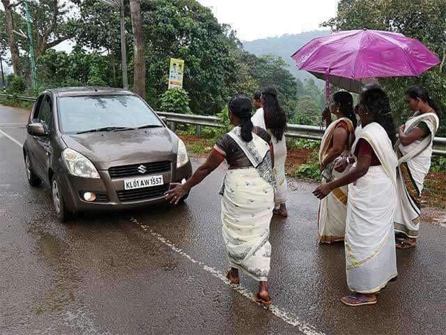 Female tribal devotees of #LordAyyappa who are trying to protect tradition of #Sabarimala temple at Nilekal & Pampa hv been forcibly removed by d massive police deployment by Kerala Govt.
The Brute force of Kerala Govt & diktats of My lord r failing the devotees 
#SaveSabarimala