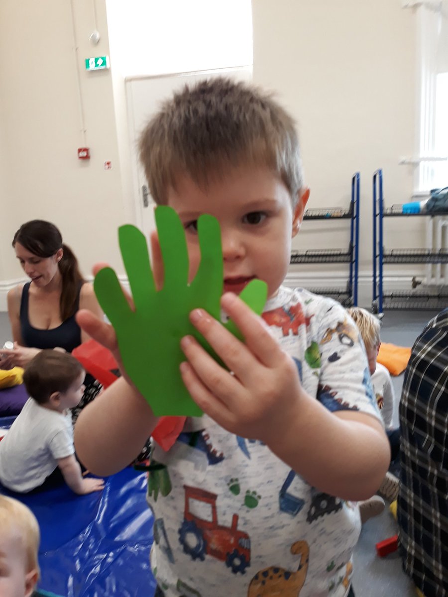 REMuseum_Snob's tweet photo. What a lovely #MiniMuseumExplorers session @REMuseum focusing on 'Why We Remember' #Under5 #EYFS linking to #rememberanceday 2018 &amp; the  #WW1 centenary 🐾 https://t.co/KqlBheYeFv