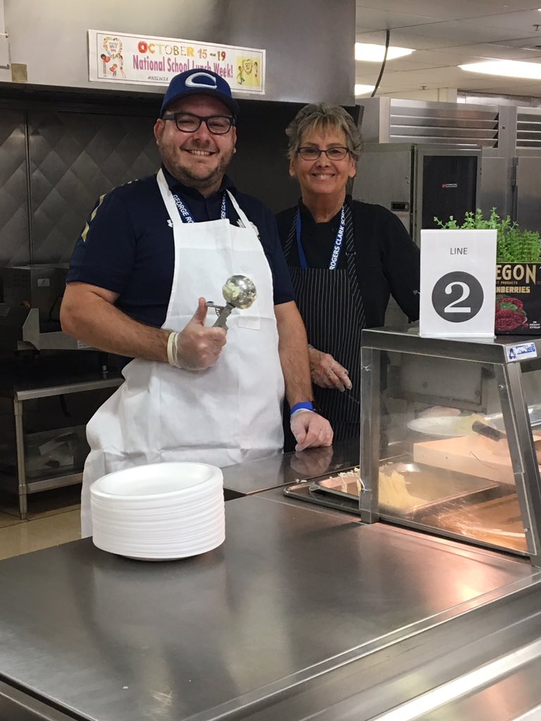 dmborsits's tweet photo. I had a blast serving lunch to our 6th and 7th grade students! I can’t wait for the other lunches! #NSLW18 #WeWillLead #NorthStarGRC #PioneerOn #sch12 https://t.co/8YwQk1g9GD